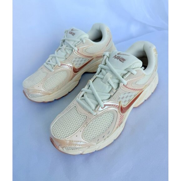 * 8.5 MEN'S NIKE V5 SOFT PEARL IH5088-001 SPORTSWEAR RUNNING SNEAKERS - Picture 3 of 7